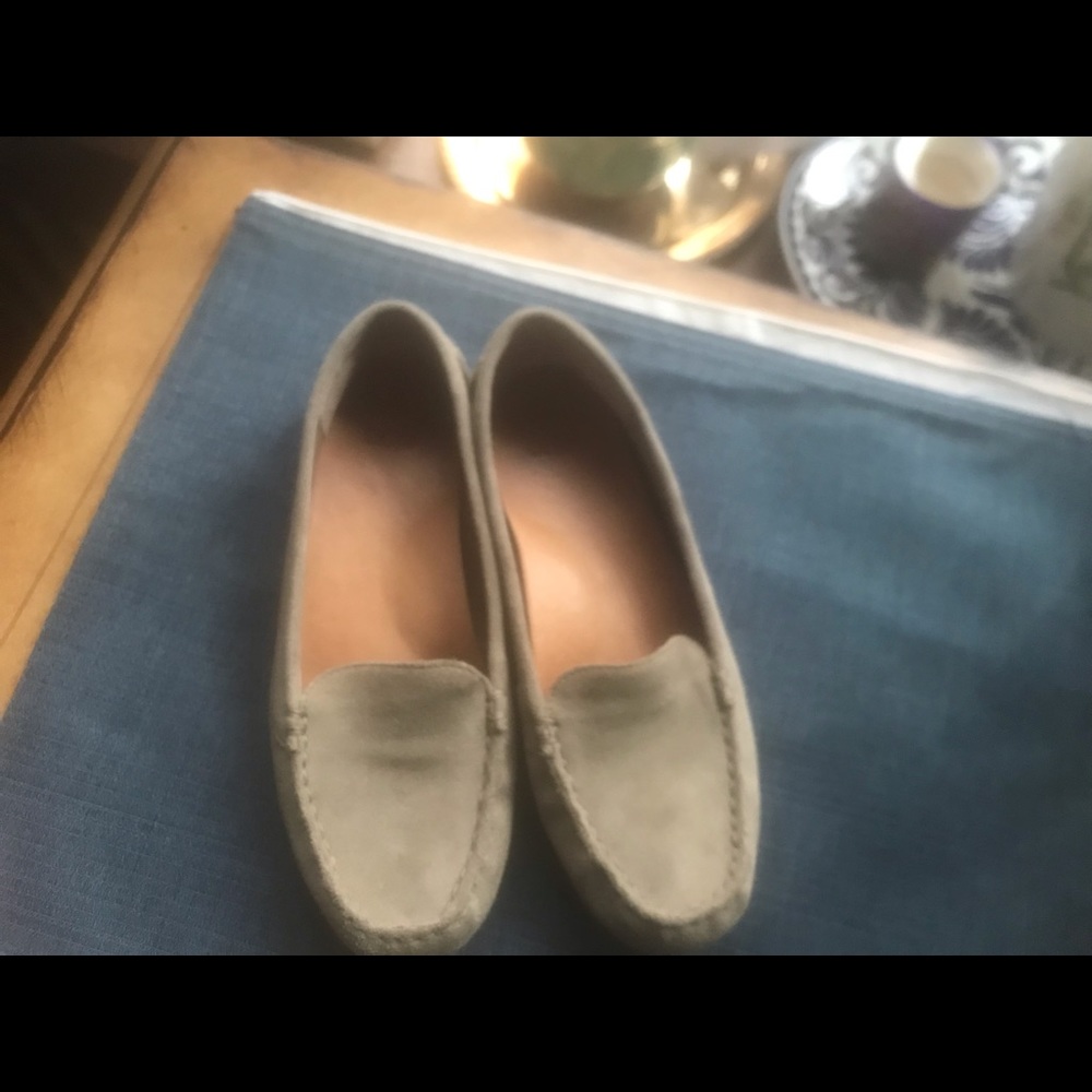 New UGG Loafers - Picture 5 of 6